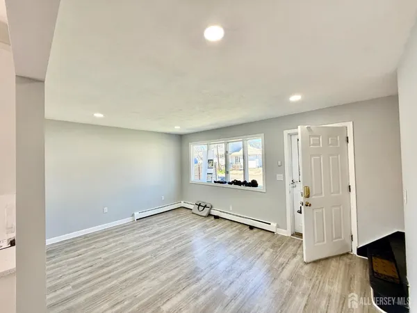 $4,900 | 35 Fiat Avenue, Iselin, NJ 08830
