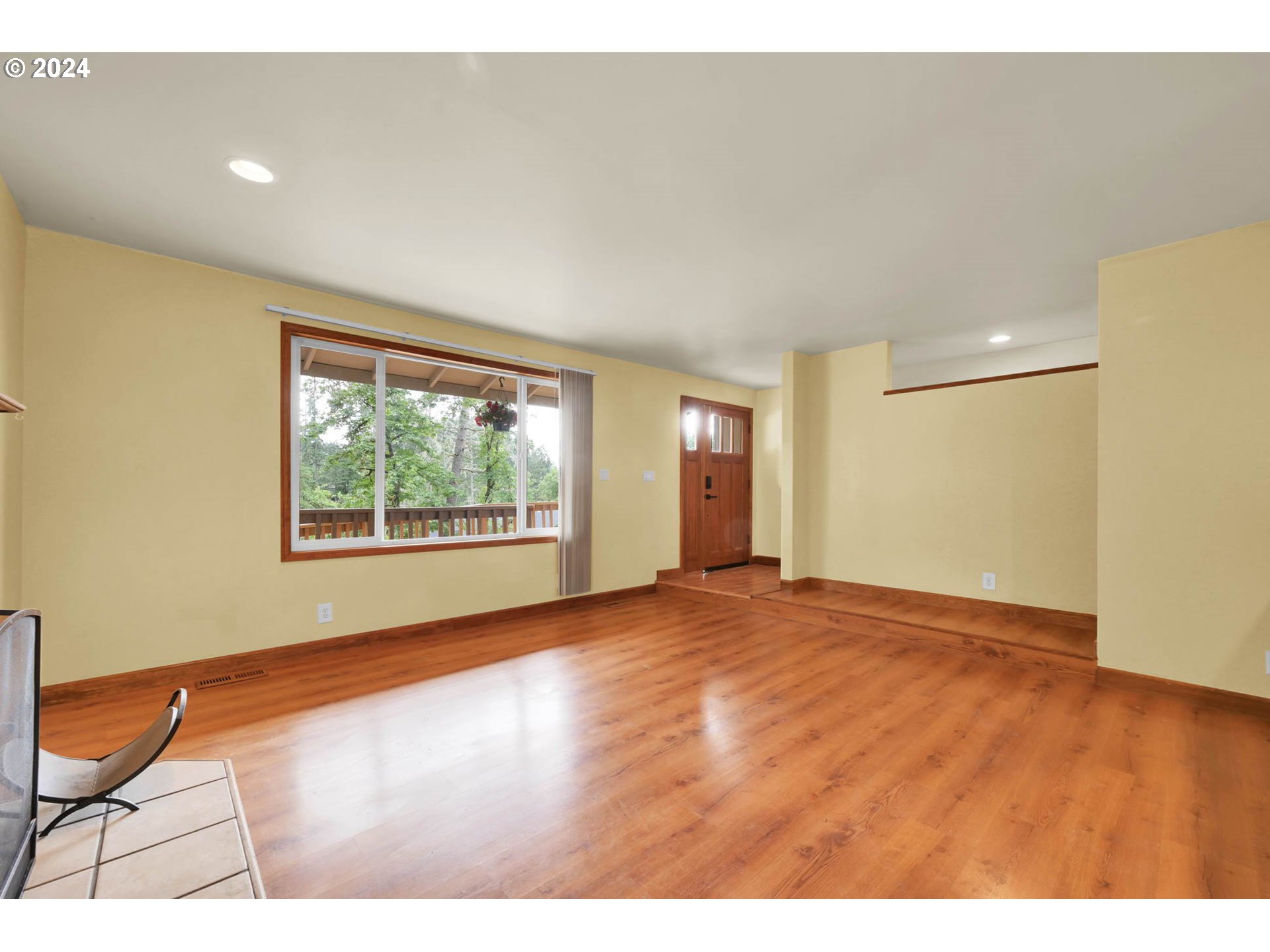 1037 South 70th Street Springfield, OR 97478 - Photo 4 of 44