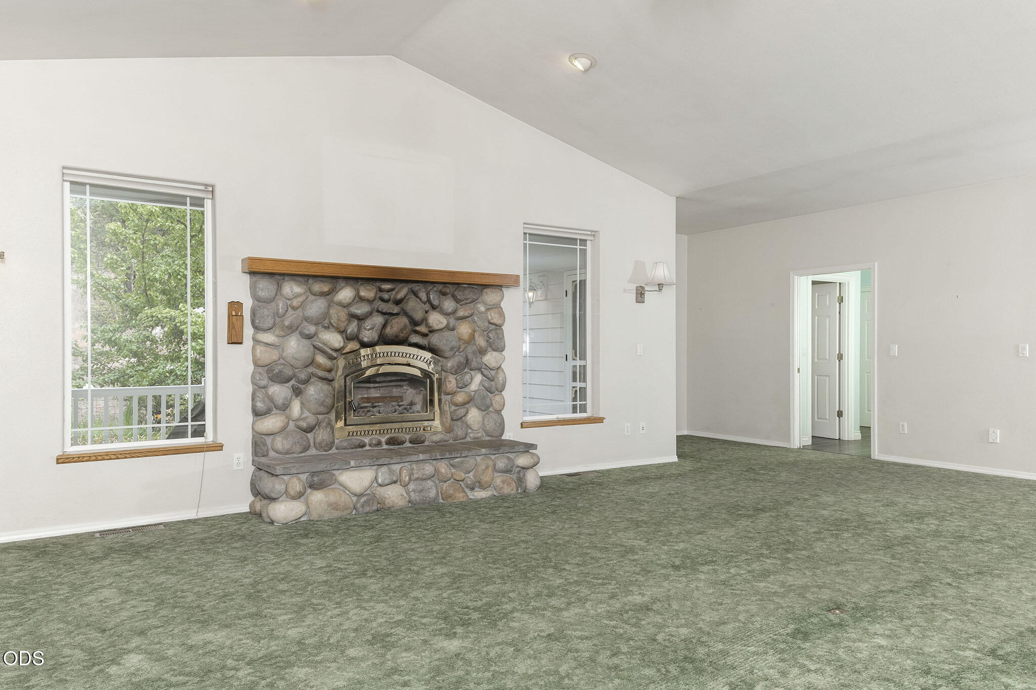 279 Ridgefield Road Grants Pass, OR 97527 - Photo 11 of 62