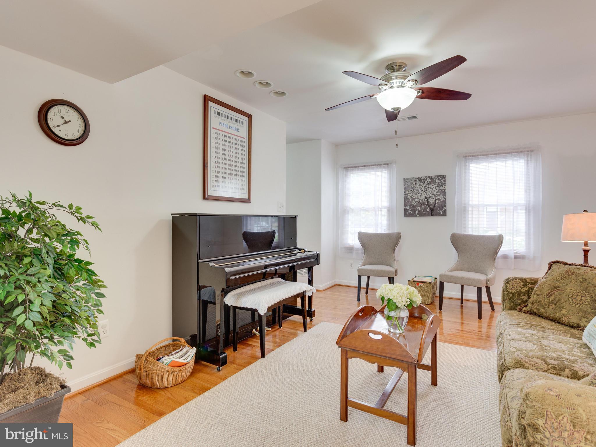 7770 Brandeis Way Springfield, VA 22153 - Photo 6 of 30 Living Room