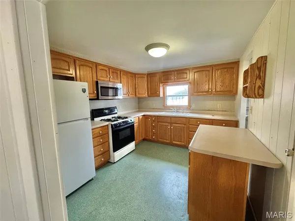 $72,000 | 355 Bainbridge Street, Barry, IL 62312