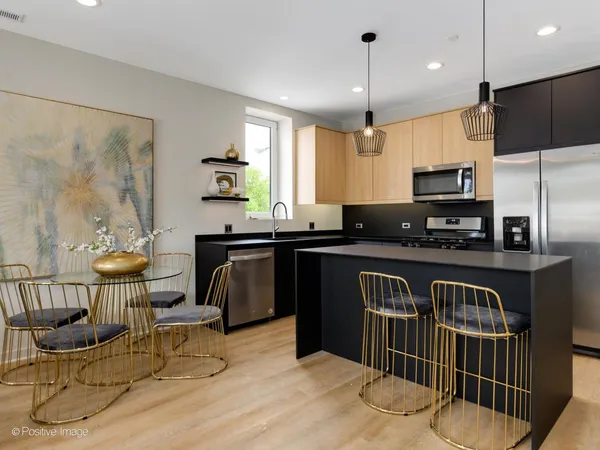 $2,650 | 6035 West North Avenue, Unit 3W, Oak Park, IL 60302