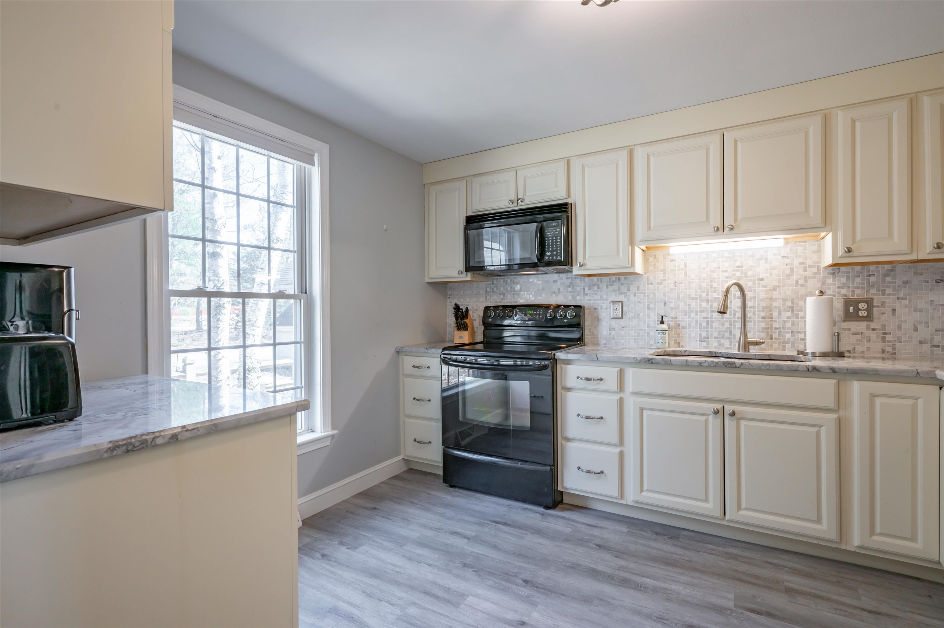 8 Veterans Road, Unit 8 Amherst, NH 03031 - Photo 13 of 46