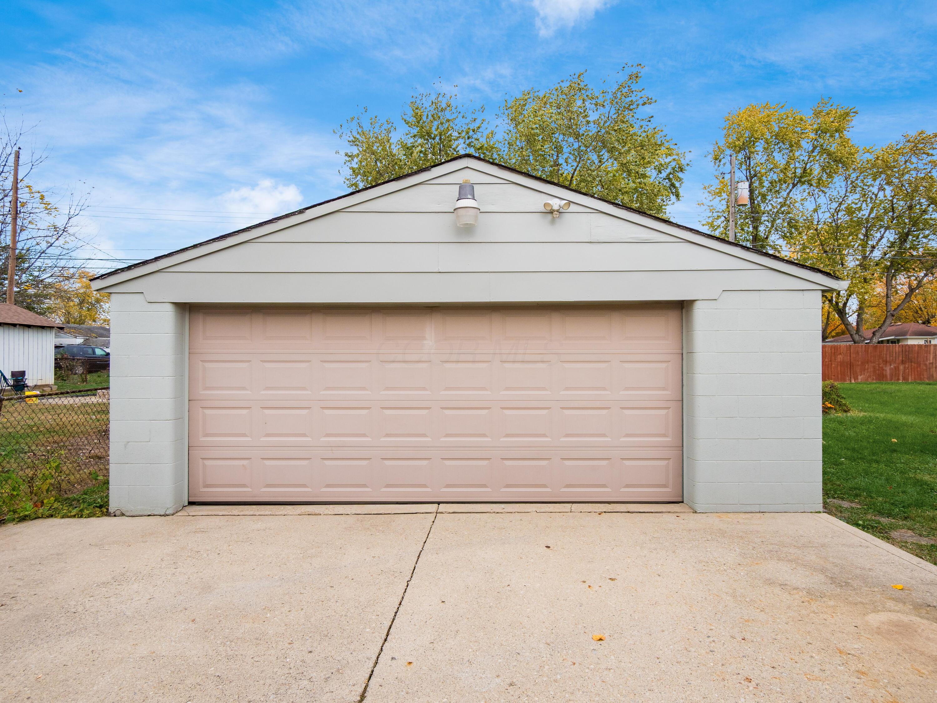 696 Williams Road Columbus, OH 43207 - Photo 35 of 39 A_696_Buttles_066