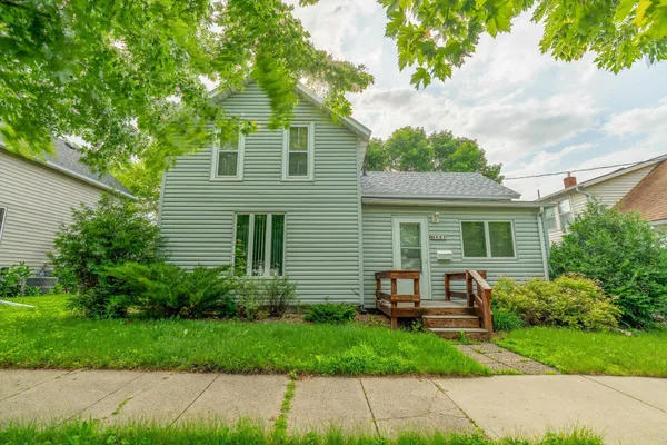 $85,000 | 421 South Moore Street, Blue Earth, MN 56013