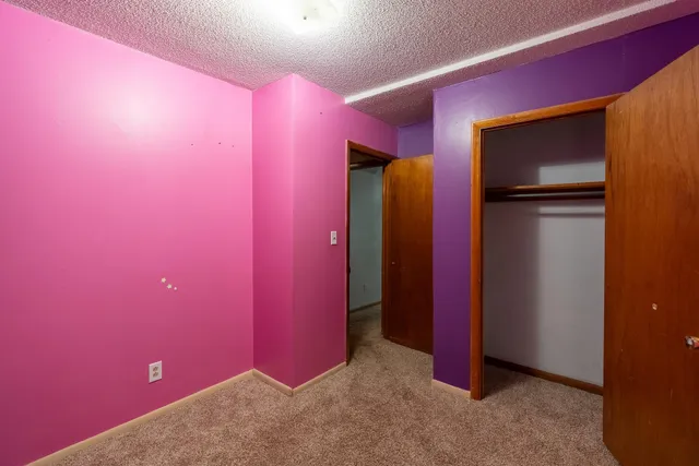 $85,000 | 421 South Moore Street, Blue Earth, MN 56013