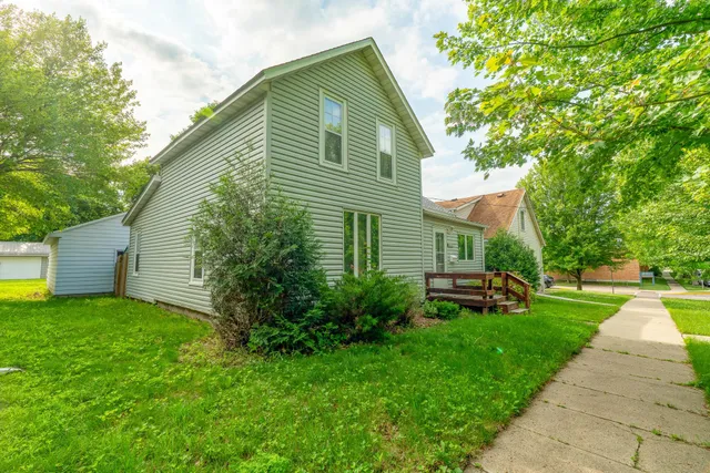 $85,000 | 421 South Moore Street, Blue Earth, MN 56013