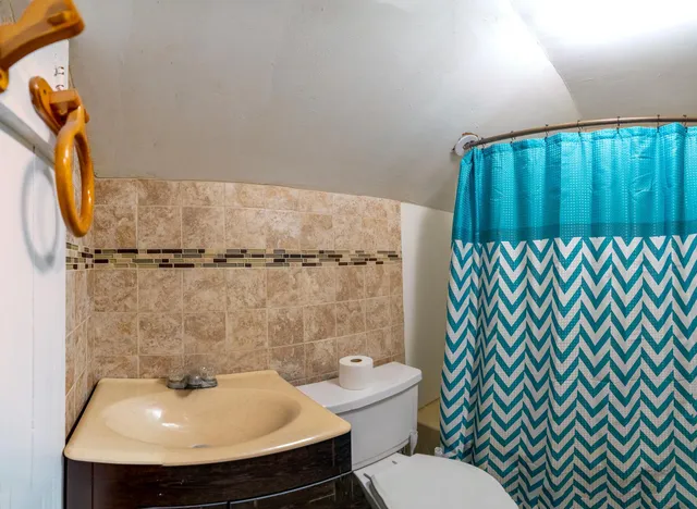 $85,000 | 421 South Moore Street, Blue Earth, MN 56013