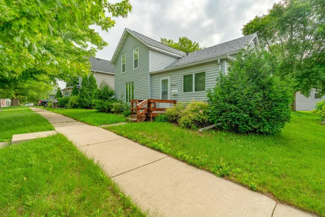 $85,000 | 421 South Moore Street, Blue Earth, MN 56013