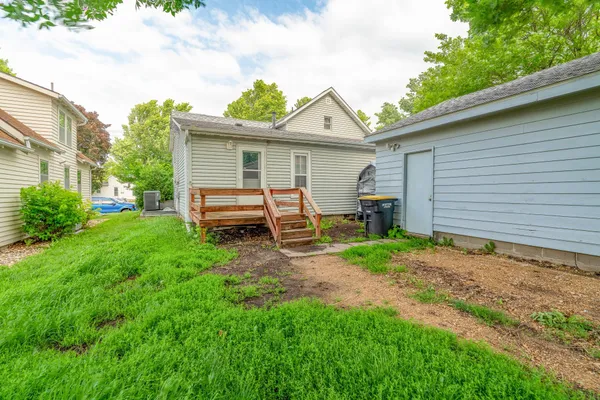 $85,000 | 421 South Moore Street, Blue Earth, MN 56013