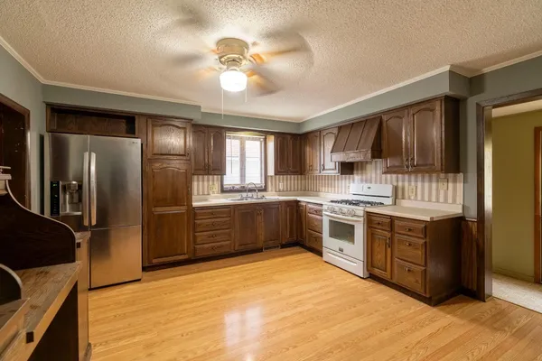 $85,000 | 421 South Moore Street, Blue Earth, MN 56013