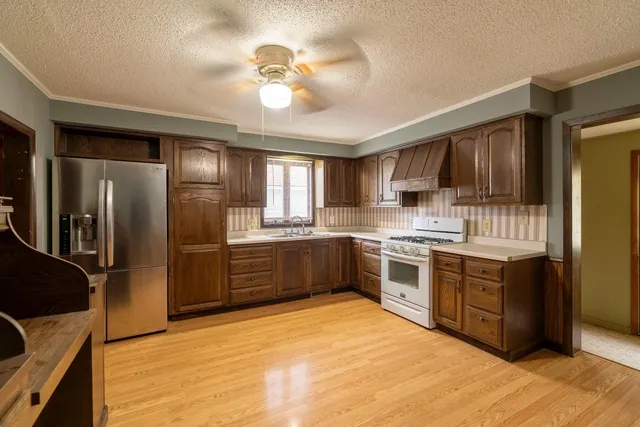 $85,000 | 421 South Moore Street, Blue Earth, MN 56013