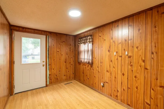 $85,000 | 421 South Moore Street, Blue Earth, MN 56013