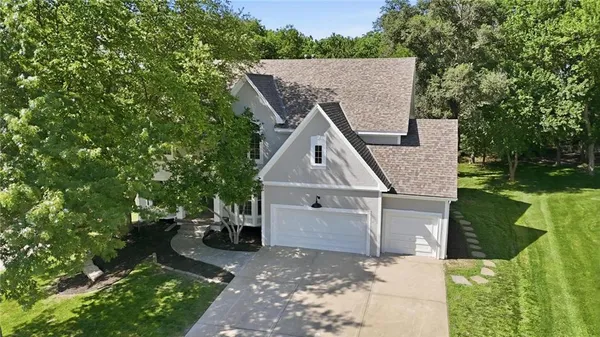 $750,000 | 2634 Southwest Wintervalley Drive, Lee's Summit, MO 64081