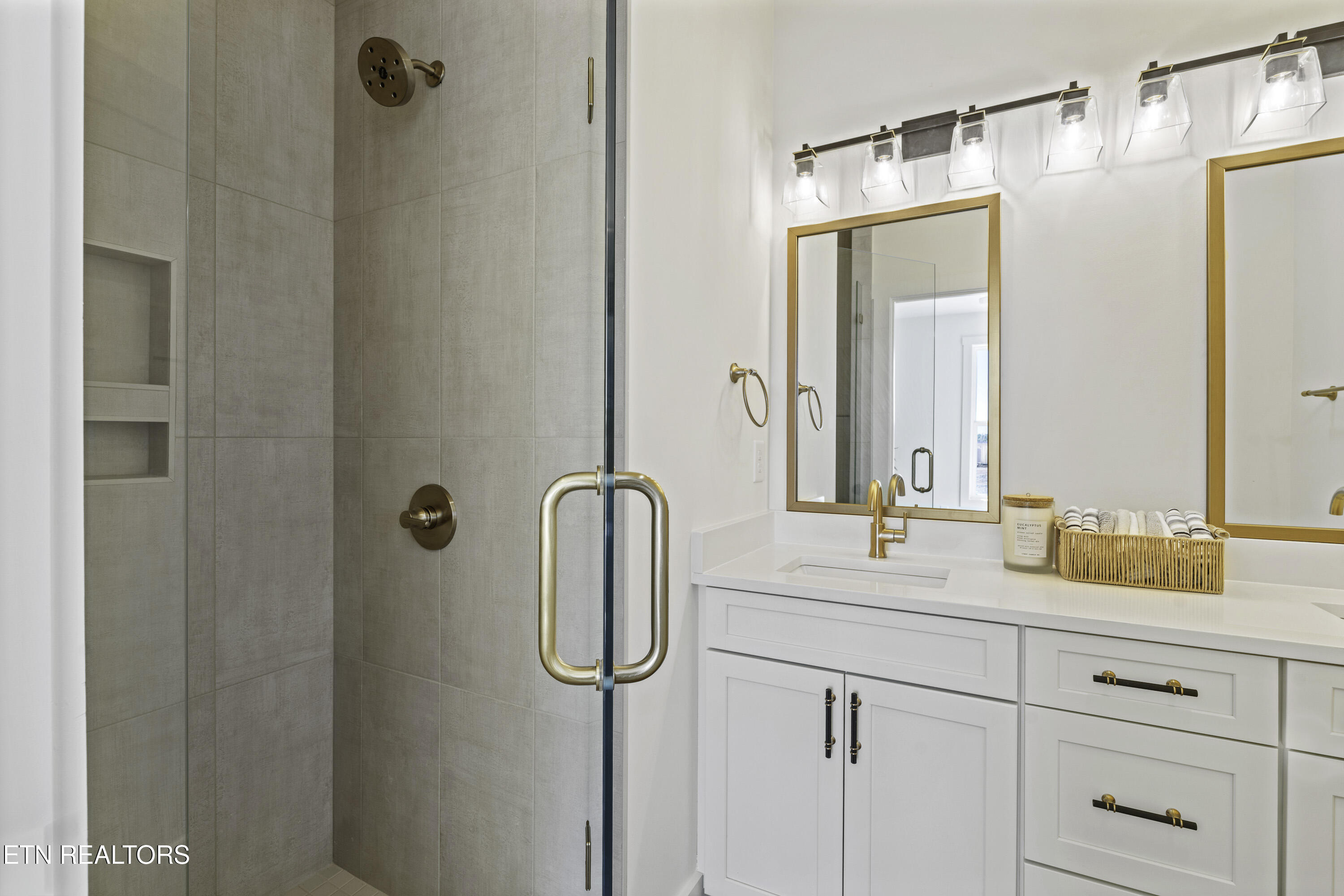 1335 Grace Ridge Drive Sevierville, TN 37862 - Photo 12 of 53 Primary Bath