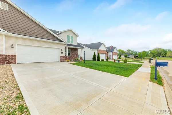 $359,900 | 205 Wrigley Field Drive, Bethalto, IL 62010