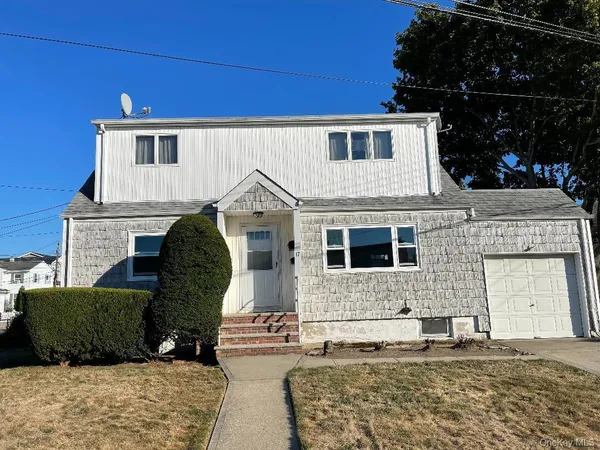 $3,100 | 17 Roosevelt Place, Island Park, NY 11558