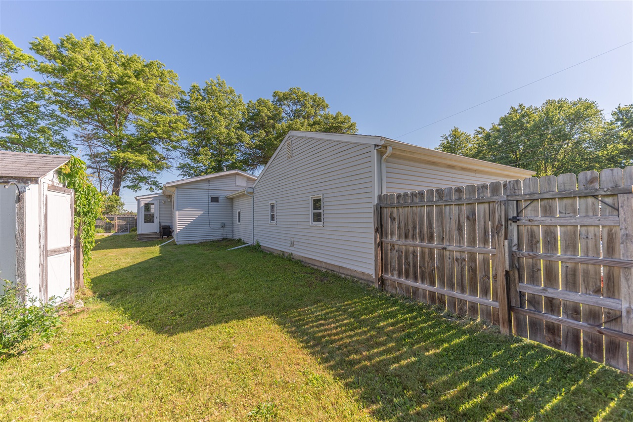 9437 Cady Road Jackson, MI 49201 - Photo 5 of 40