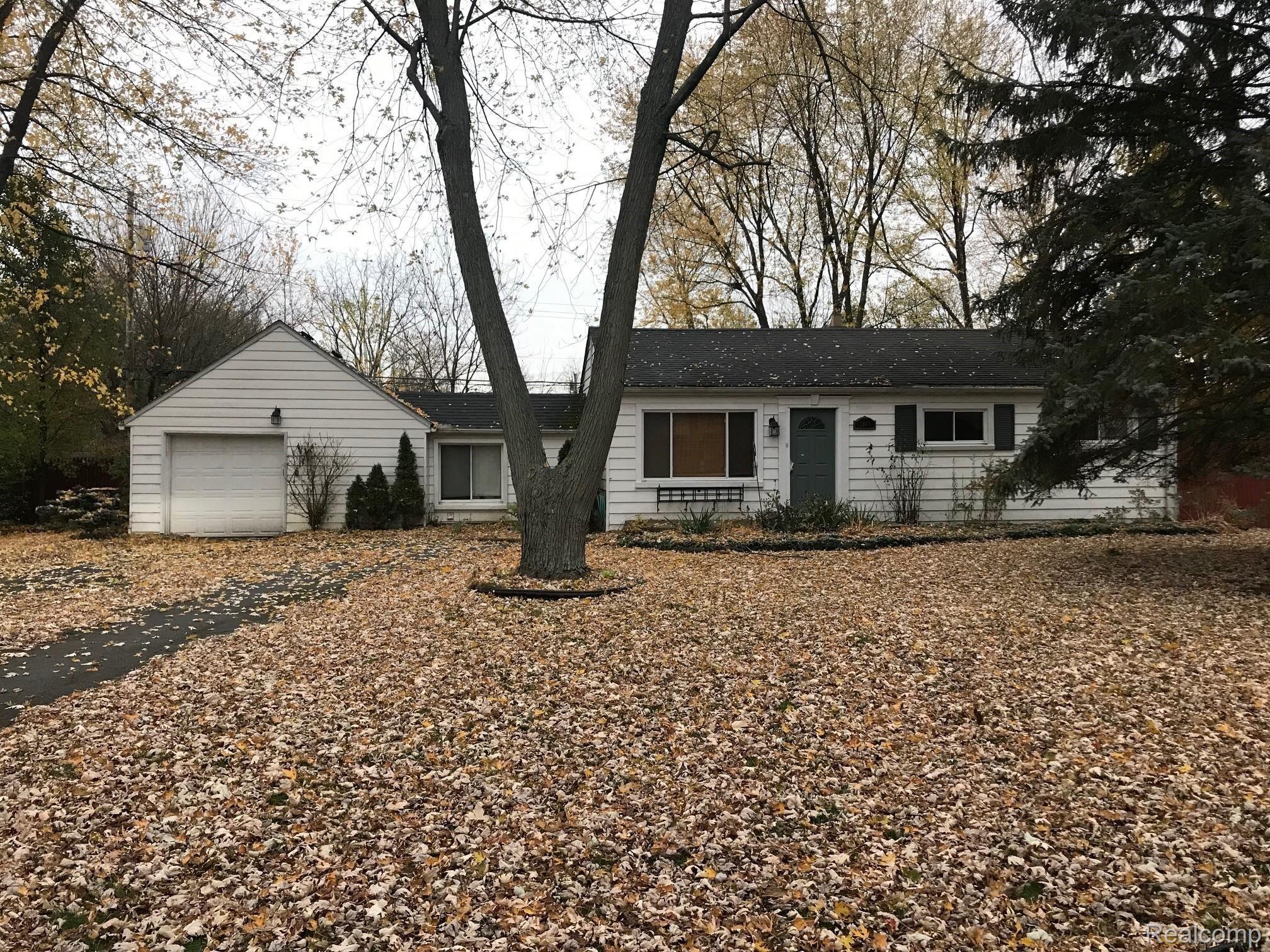 2843 Corinthia Drive Rochester, MI 48309 - Photo 1 of 9 Front.jpg
