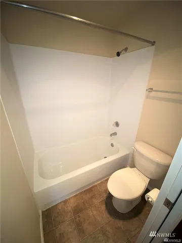 $1,995 | 19230 Forest Park Drive Northeast, Unit K235, Lake Forest Park, WA 98155