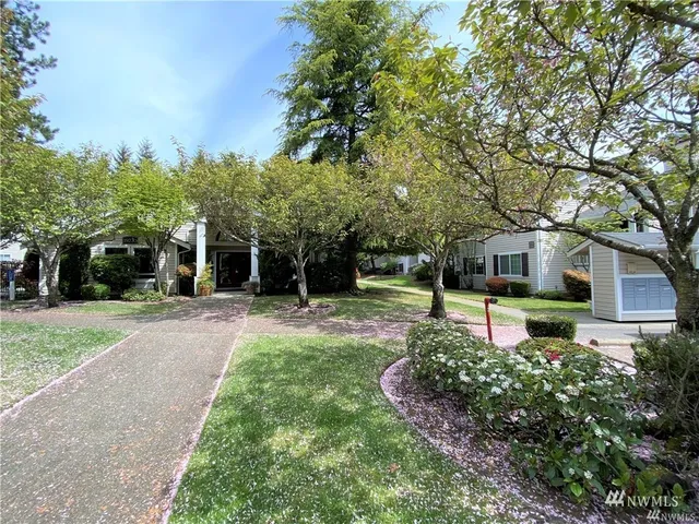 $1,995 | 19230 Forest Park Drive Northeast, Unit K235, Lake Forest Park, WA 98155