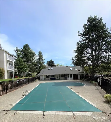 $1,995 | 19230 Forest Park Drive Northeast, Unit K235, Lake Forest Park, WA 98155