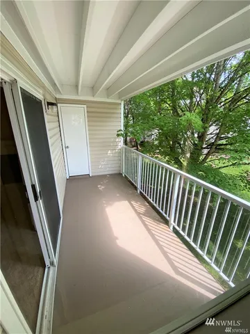 $1,995 | 19230 Forest Park Drive Northeast, Unit K235, Lake Forest Park, WA 98155