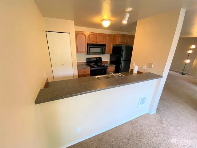 $1,995 | 19230 Forest Park Drive Northeast, Unit K235, Lake Forest Park, WA 98155