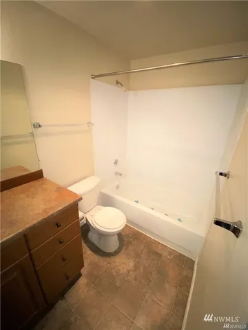 $1,995 | 19230 Forest Park Drive Northeast, Unit K235, Lake Forest Park, WA 98155