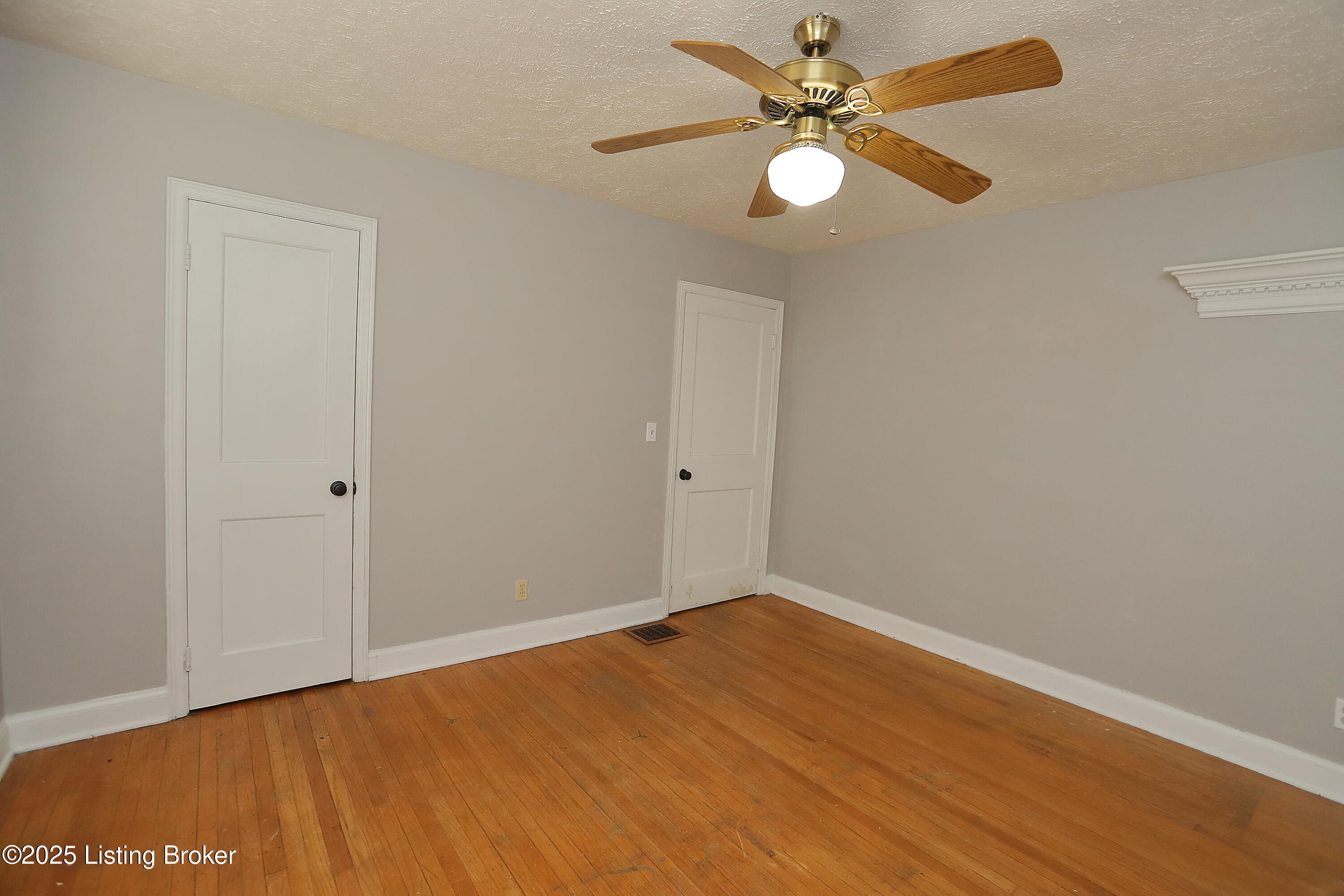 4143 Dover Road Louisville, KY 40216 - Photo 28 of 59 Bedroom 3