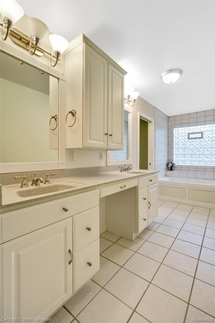 1380 Reid Road Flint, MI 48507 - Photo 21 of 53 dsc00093-dsc00095.JPG