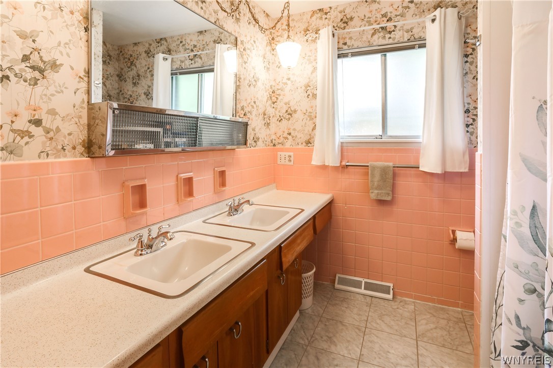 11 Hunting Road Cheektowaga, NY 14215 - Photo 14 of 33 Gallery Image 14