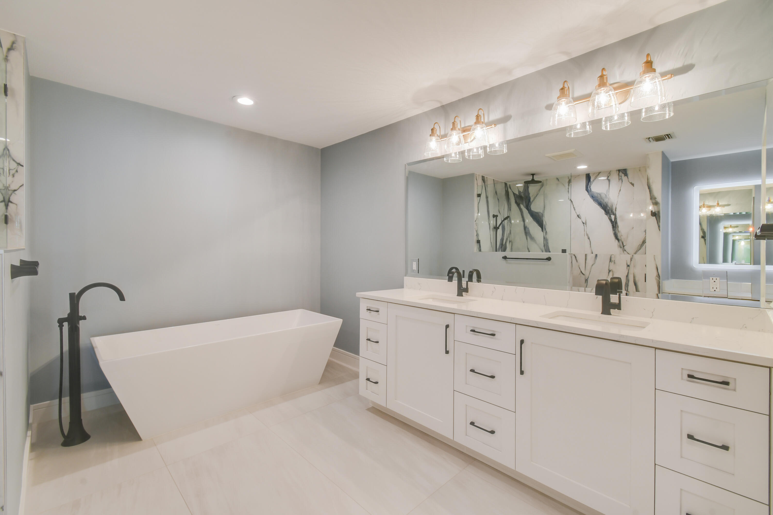 438 River Edge Road Jupiter, FL 33477 - Photo 37 of 80 Dual sinks and stand alone soak tub in M