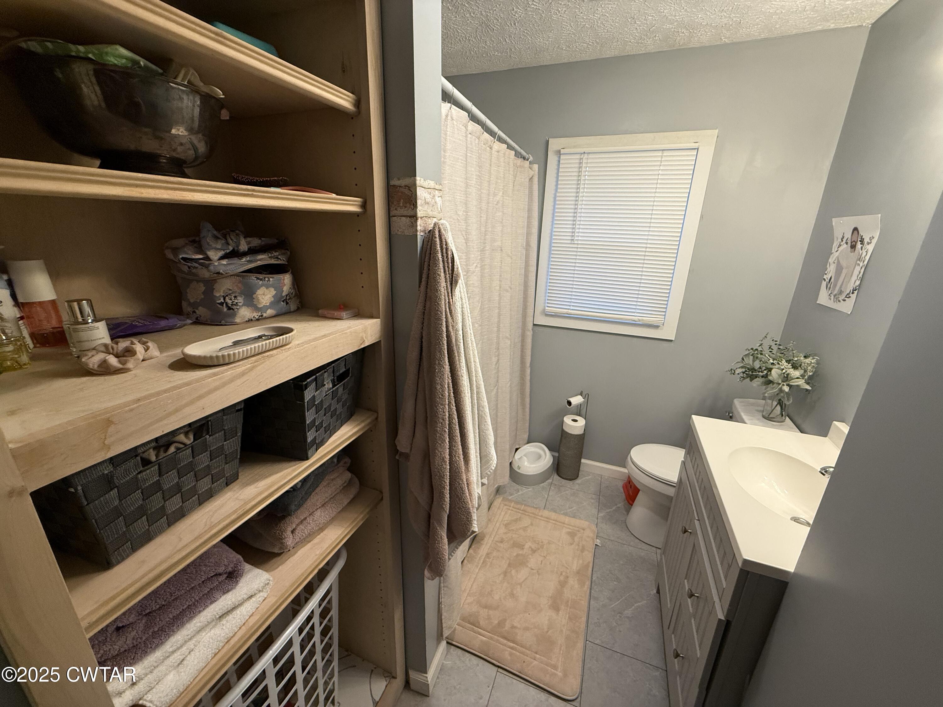 152 Seavers Road Jackson, TN 38301 - Photo 7 of 11 a bedroom with a bed and a dresser