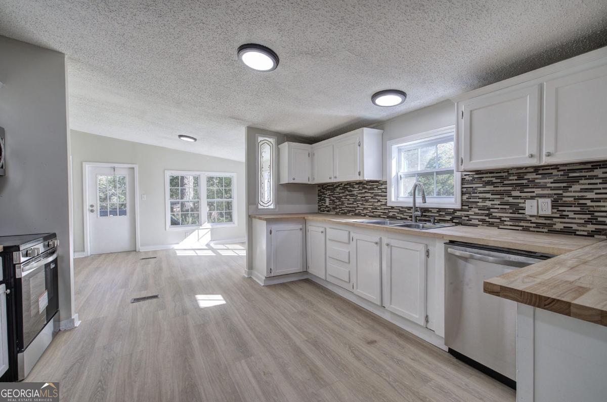 137 Windy Hill Road Southeast Calhoun, GA 30701 - Photo 2 of 42