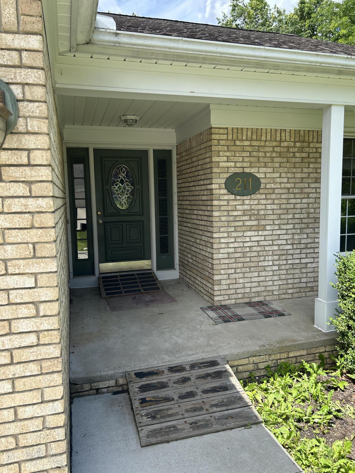 211 Whitney Drive Rochester Hills, MI 48307 - Photo 3 of 41 IMG_4551
