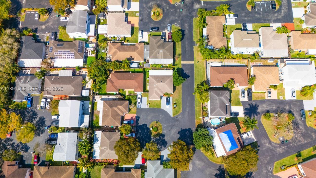 22226 Southwest 98th Place Cutler Bay, FL 33190 - Photo 3 of 29