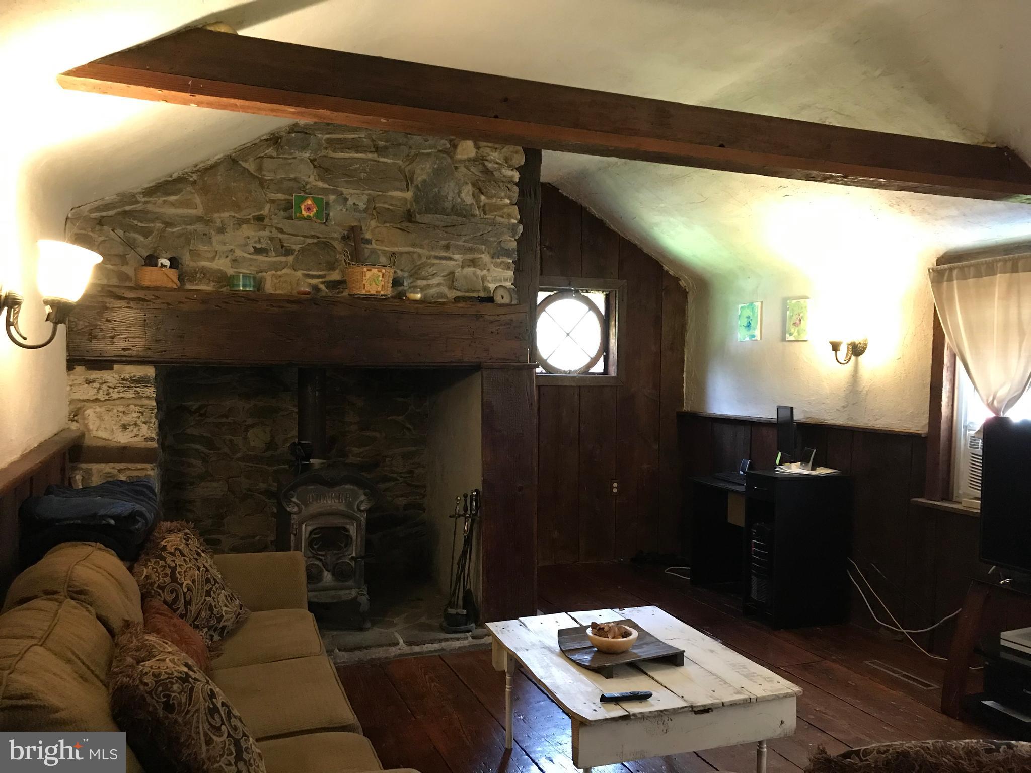 725 Fritztown Road Reading, PA 19608 - Photo 2 of 32