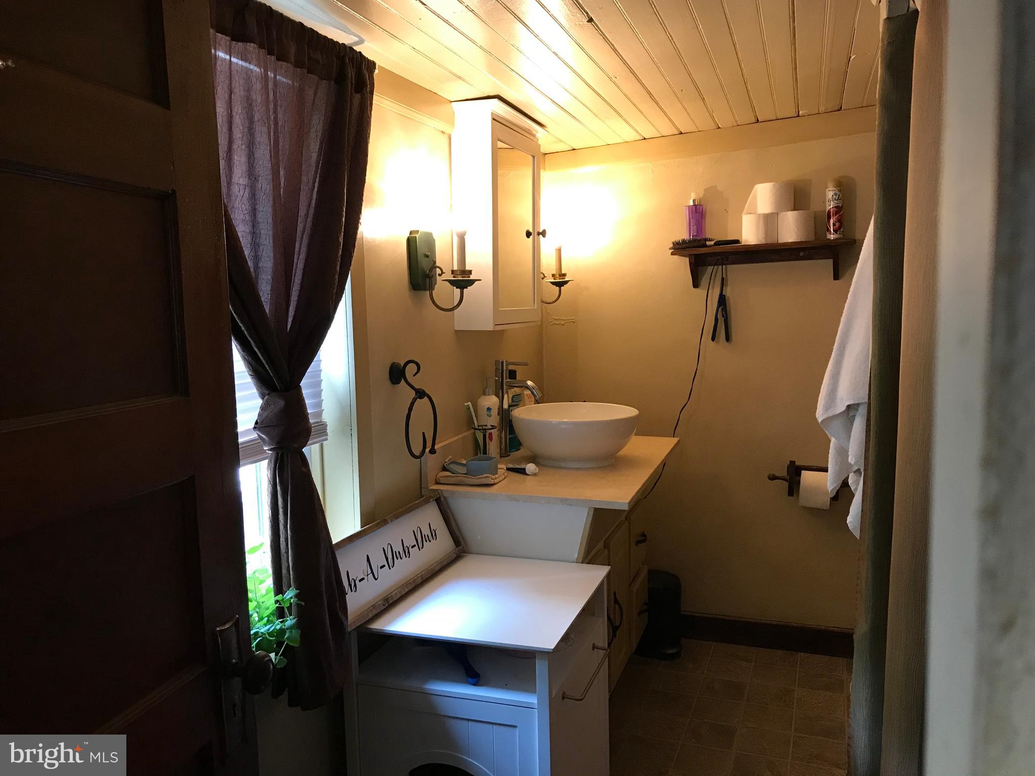 725 Fritztown Road Reading, PA 19608 - Photo 12 of 32