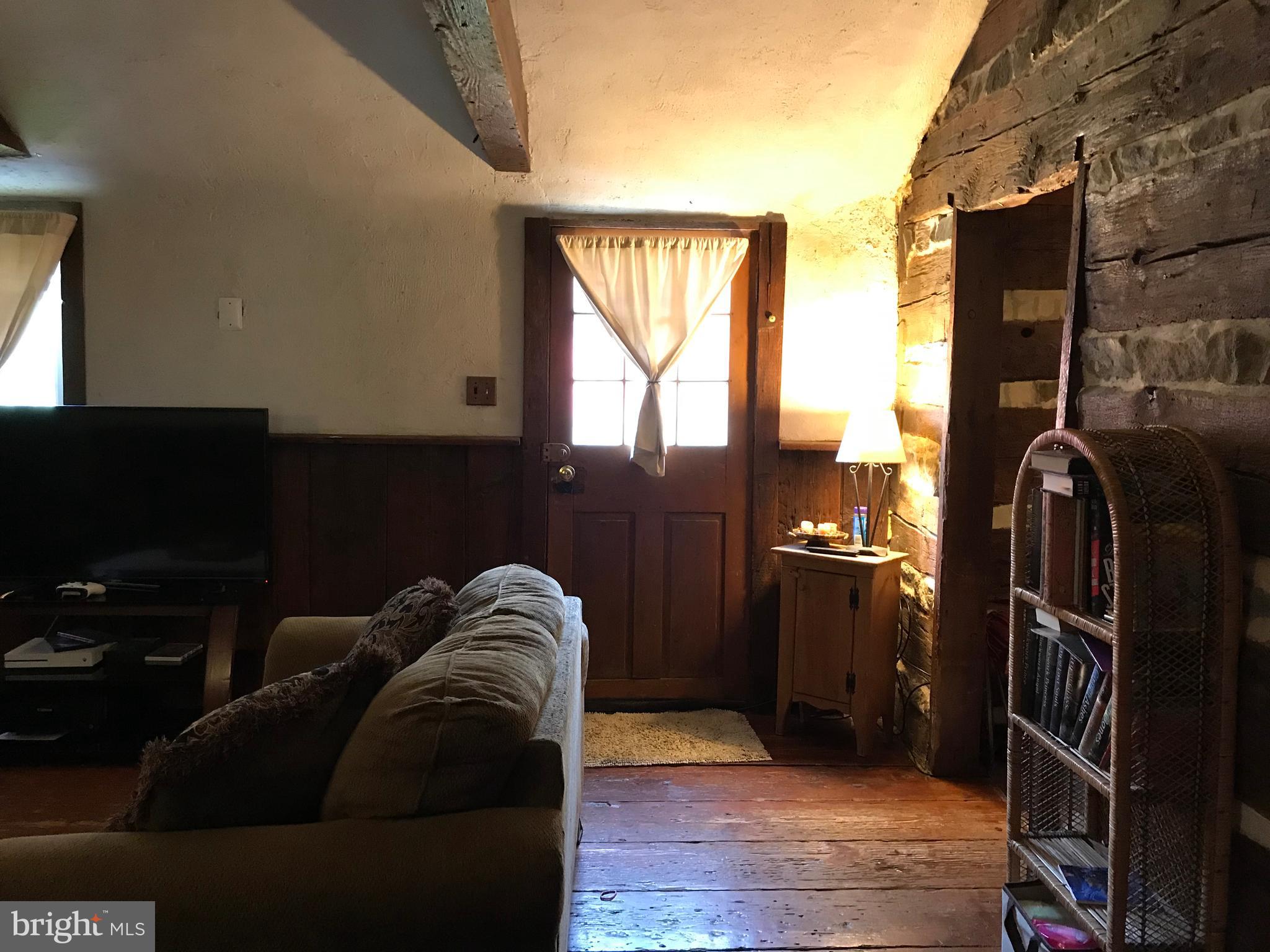 725 Fritztown Road Reading, PA 19608 - Photo 3 of 32