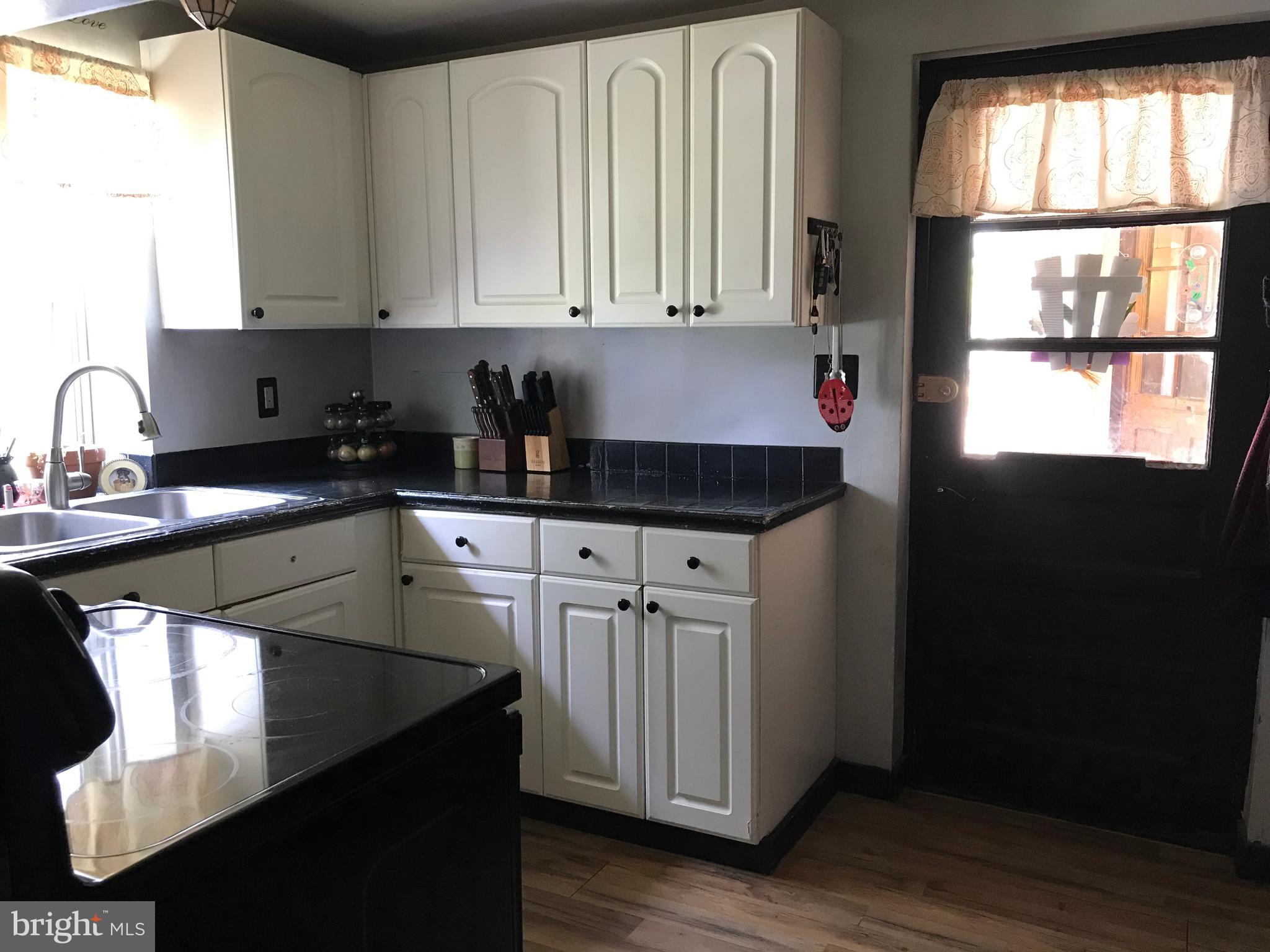 725 Fritztown Road Reading, PA 19608 - Photo 8 of 32