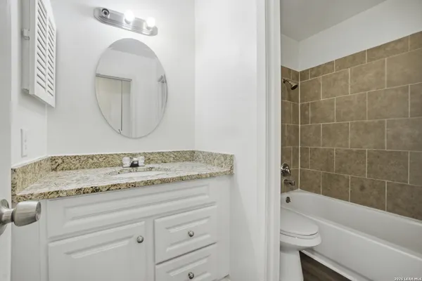 $2,300 | 5722 Misty Glen, San Antonio, TX 78247