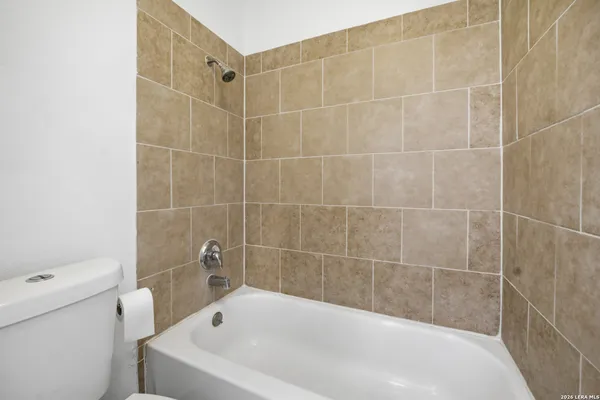 $2,300 | 5722 Misty Glen, San Antonio, TX 78247