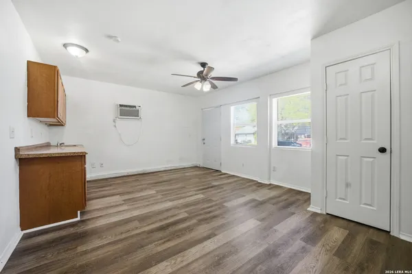 $2,300 | 5722 Misty Glen, San Antonio, TX 78247