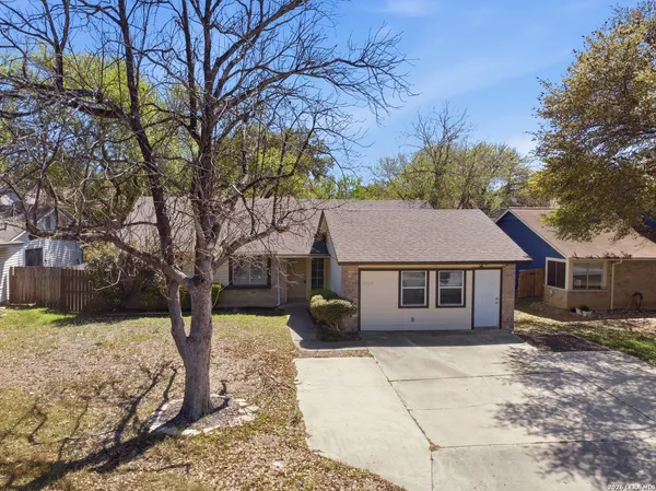 $2,300 | 5722 Misty Glen, San Antonio, TX 78247