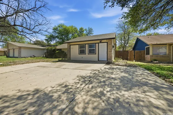 $2,300 | 5722 Misty Glen, San Antonio, TX 78247
