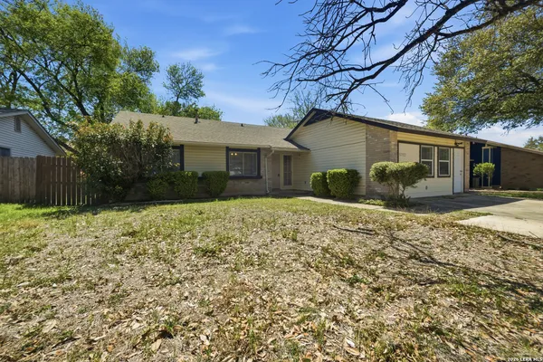 $2,300 | 5722 Misty Glen, San Antonio, TX 78247