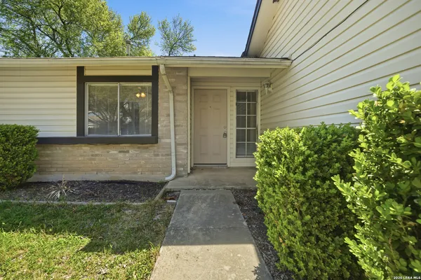 $2,300 | 5722 Misty Glen, San Antonio, TX 78247