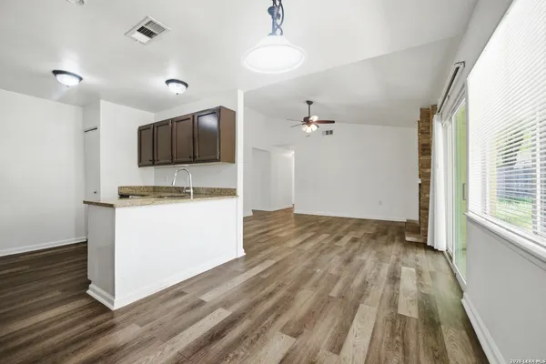 $2,300 | 5722 Misty Glen, San Antonio, TX 78247