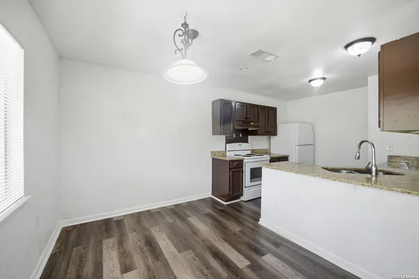 $2,300 | 5722 Misty Glen, San Antonio, TX 78247